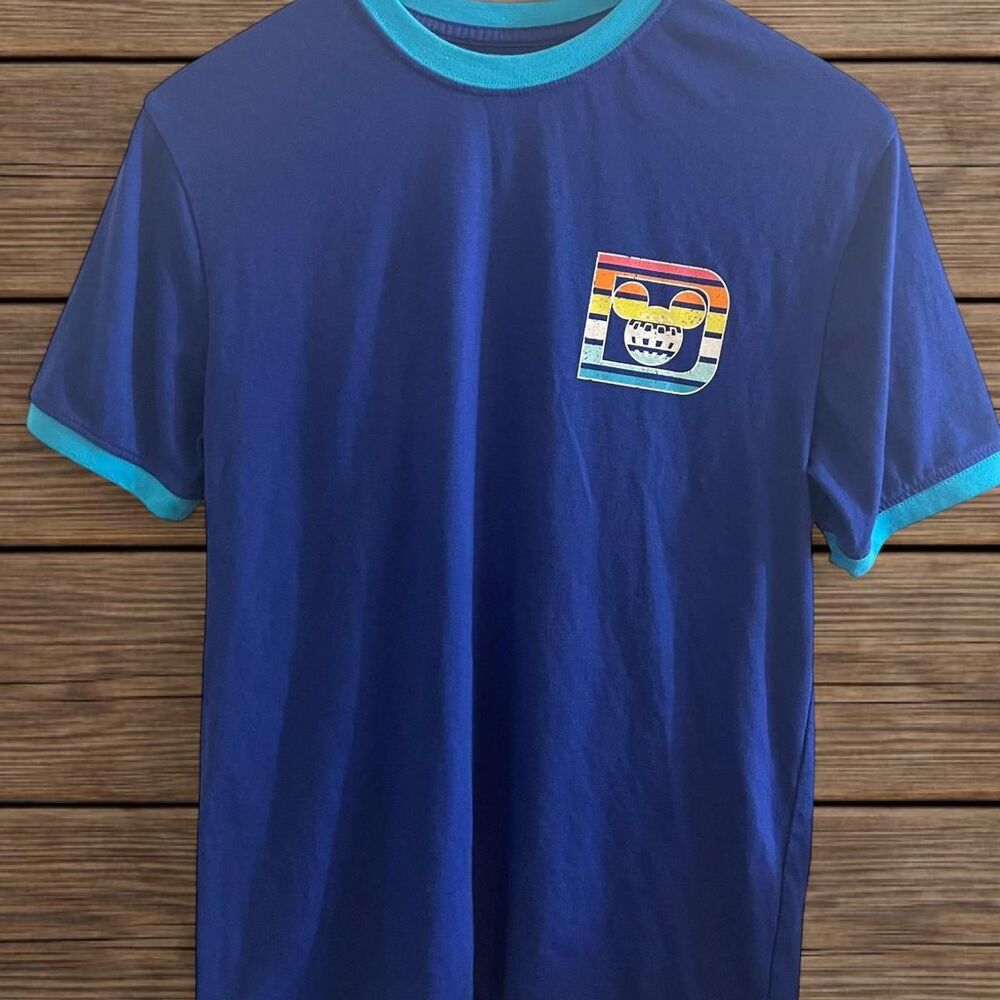 Disney Men's Blue and Navy T-shirt